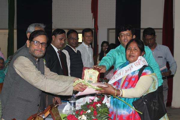 নীলফামারীতে সফল ৫ নারীকে সম্মাননা 