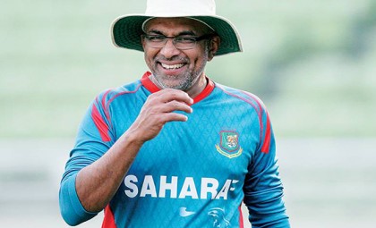ফের ঢাকায় হাথুরুসিংহ