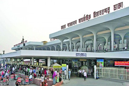 শাহজালালে যাত্রীর অন্তর্বাসে ২০ লক্ষাধিক টাকার স্বর্ণ 