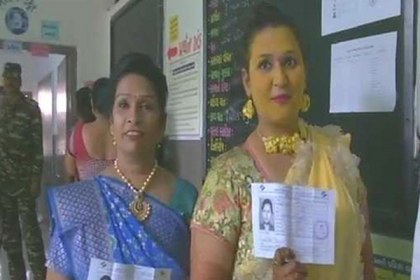 বিয়ের আসর থেকে পালিয়ে ভোট কেন্দ্রে কনে!