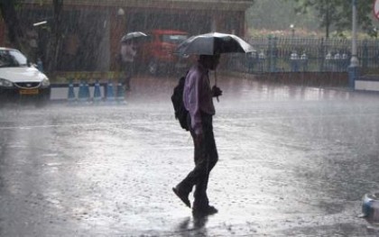 রাজধানীতে গুড়ি গুড়ি বৃষ্টি