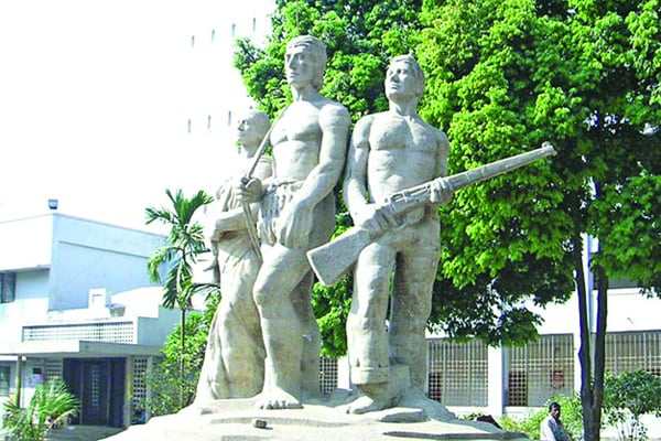 মুক্তিযুদ্ধের  ভাস্কর্য
