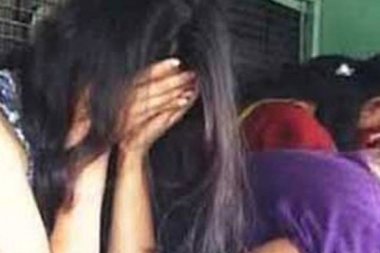 পতিতাবৃত্তির অভিযোগে তিন নারীসহ গ্রেফতার ৪