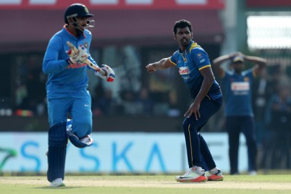 ১১২ রানে অলআউটের লজ্জায় ভারত