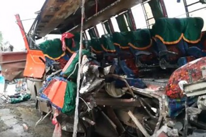 টাঙ্গাইলে সড়ক দুর্ঘটনায় নিহত ৩, আহত ১৫