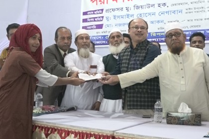 বরিশালের দরিদ্র এইচএসসি পরীক্ষার্থীর মাঝে ৬ লাখ টাকা বিতরণ
