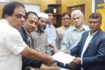 হত্যাকারীকে গ্রেফতার ও বিচারের দাবিতে স্মারকলিপি
