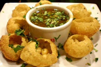 গলায় ফুচকা আটকে প্রাণ গেল এক ব্যক্তির