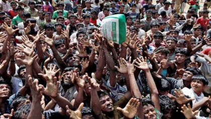 রোহিঙ্গা ক্যাম্পে ত্রাণ বিতরণ এক সপ্তাহ স্থগিত