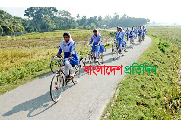 রক্ষণশীলতার শিকল ছিঁড়ে এখন শিক্ষার অগ্রদূত মেয়েরা 