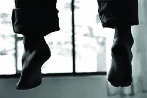 রাজধানীতে গলায় ফাঁস দেয়া লাশ উদ্ধার