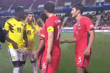 বর্ণবাদী আচরণের দায়ে কলম্বিয়ান ফুটবলার কার্ডোনা নিষিদ্ধ 