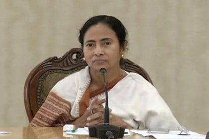 হেলিকপ্টারেই সরকারি কাজ সারলেন মমতা!