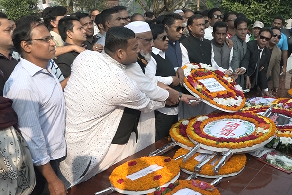 বরিশালে যথাযোগ্য মর্যাদায় শহীদ বুদ্ধিজীবী দিবস পালন