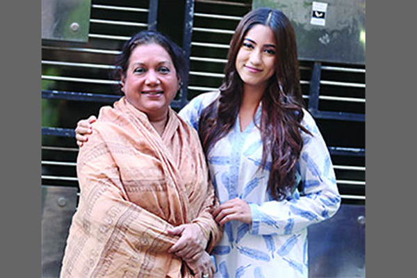 কবরী ও সাফা কবিরের 'ডেটলাইন ২০১৭'