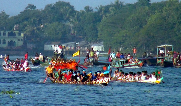 রাঙামাটিতে বিজয় দিবসের নৌকা বাইচ প্রতিযোগীতা