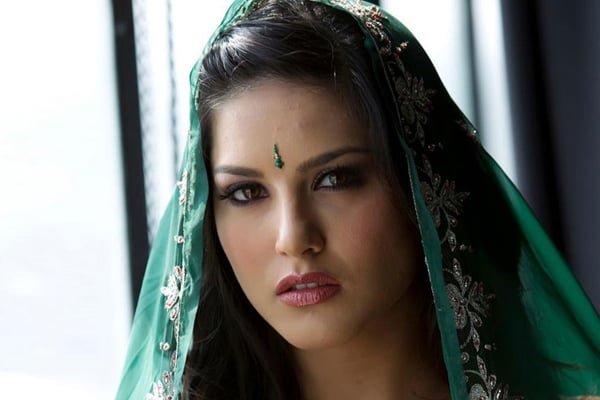 
সানি লিওন অনুষ্ঠান করলে গণআত্মহত্যার হুমকি