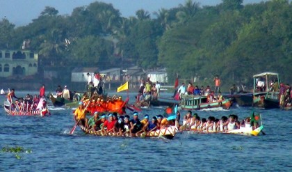 রাঙামাটিতে বিজয় দিবসের নৌকা বাইচ প্রতিযোগীতা