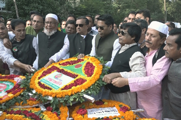 বিজয় দিবসে 'লড়াই চালিয়ে যাওয়ার প্রত্যয়'


