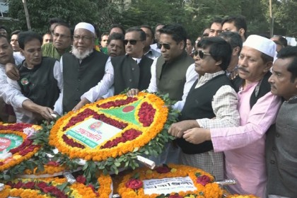 বিজয় দিবসে 'লড়াই চালিয়ে যাওয়ার প্রত্যয়'

