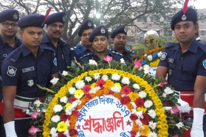 নোয়াখালীতে মুক্তিযোদ্ধা স্মৃতিফলকে শ্রদ্ধা নিবেদন