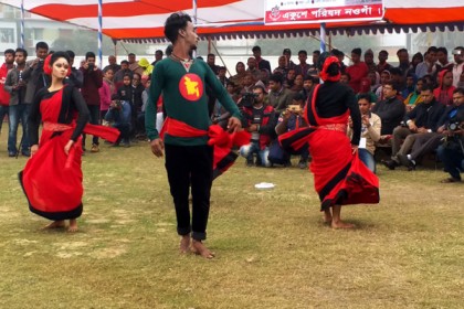 নওগাঁয় হানাদার মুক্ত দিবস পালিত 

