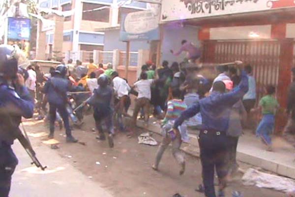 রংপুরে জোর করে হারানোর অভিযোগ; পুলিশের সাথে ধাওয়া পাল্টা ধাওয়া