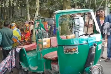 টাঙ্গাইলে বাস-সিএনজি সংঘর্ষে ২ নারী নিহত, আহত ৩