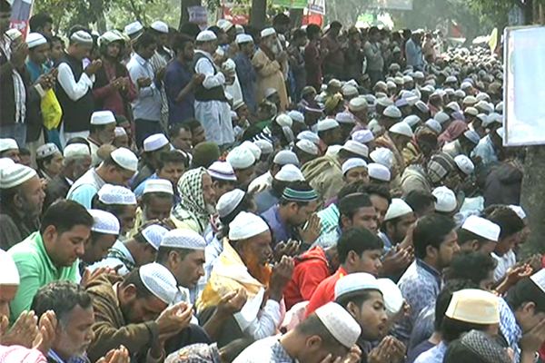 আখেরী মোনাজাতের মাধ্যমে শেষ হল টাঙ্গাইলের ইজতেমা