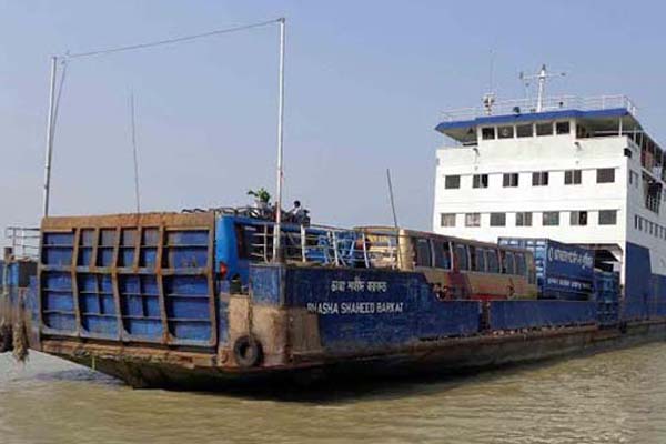 সাড়ে ১০ ঘণ্টা পর কাঁঠালবাড়ী-শিমুলিয়ায় ফেরি চলাচল শুরু