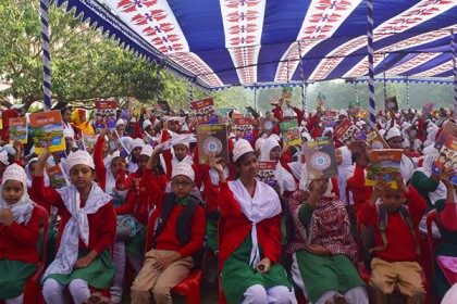 বইয়ের গন্ধে মাতোয়ারা রাজশাহীর শিক্ষার্থীরা