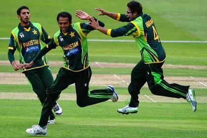 অস্ট্রেলিয়াকে বড় ব্যবধানে হারাল পাকিস্তান