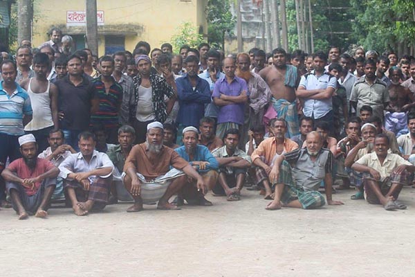 নরসিংদীর দুই জুট মিলে চলছে শ্রমিক ধর্মঘট
