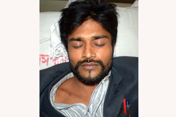 ধুনটে সাংবাদিককে পেটাল ছাত্রদল কর্মী


