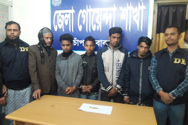 চাঁপাইনবাবগঞ্জে সাংবাদিকের বাড়িতে চুরি; গ্রেফতার ৫