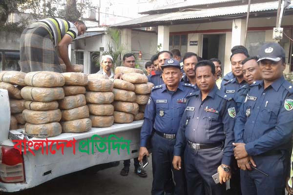 কাচঁপুরে গাঁজা বোঝাই পিকআপ জব্দ