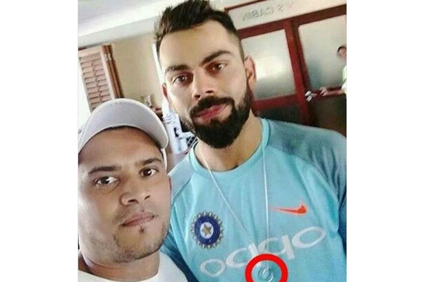 বিয়ের আংটি গলায় পরে থাকেন বিরাট! 