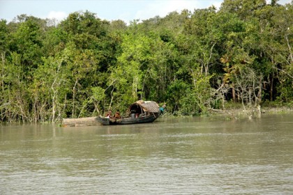 অপহৃত ১১ জেলেসহ অস্ত্র ও গুলি উদ্ধার

