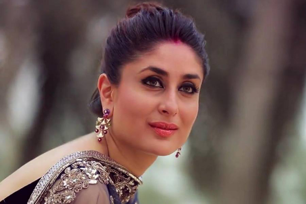 কারিনা কাপুরের 'স্ট্রেচ মার্কস' নেই, তোলপাড় সোশ্যাল মিডিয়া!