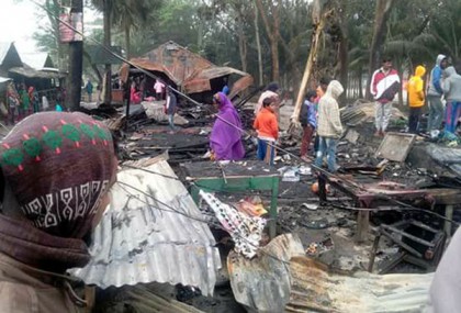 পিরোজপুরে আগুনে পুড়ে ১৬ দোকান ছাই