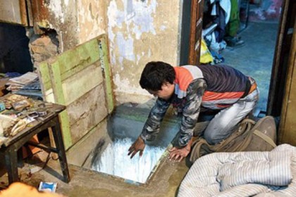 চাকরি দেওয়ার নামে বাড়ির ভেতরে যৌন ব্যবসা!