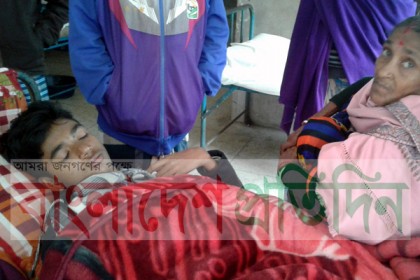 প্রাইভেট না পড়ায় দুই শিক্ষকের বেত্রাঘাতে শিক্ষার্থী হাসপাতালে 

