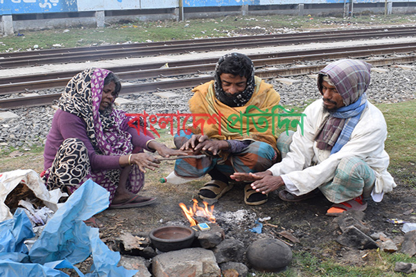তীব্র শীতে দুর্ভোগে ছিন্নমূল ও খেটে খাওয়া মানুষ