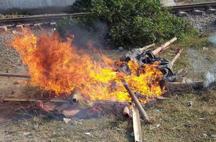 চট্টগ্রামে আগুনে পুড়ল মাদক আস্তানা