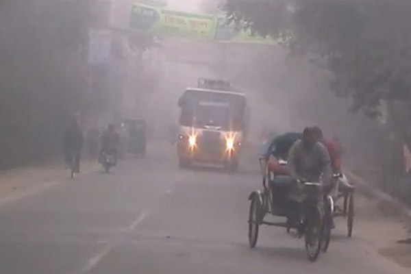 হিমেল হাওয়ায় কাহিল দিনাজপুরবাসী 

