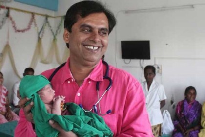কন্যা সন্তান জন্ম নিলে কোন টাকা নেন না ডাক্তার গণেশ রাখ