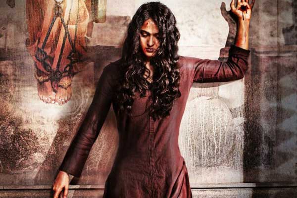 ভয়ানক রুদ্র মূর্তিতে ধরা দিলেন আনুশকা শেঠি
