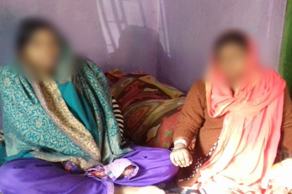 মদপানের প্রতিবাদ করায় ২ অন্তঃসত্ত্বার পেটে লাথি!