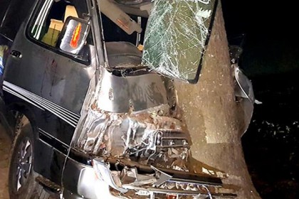 কুমিল্লায় মাইক্রোবাস নিয়ন্ত্রণ হারিয়ে যুবক নিহত

