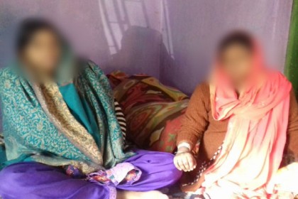 মদপানের প্রতিবাদ করায় ২ অন্তঃসত্ত্বার পেটে লাথি!